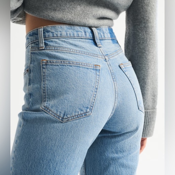 Abercrombie & Fitch Ultra High Rise 90s Straight Jean Raw Hem Size 2 - Picture 2 of 12